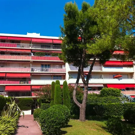 Casalionelantibes Large With Ac, King-size Bed, Garden And Parking *
