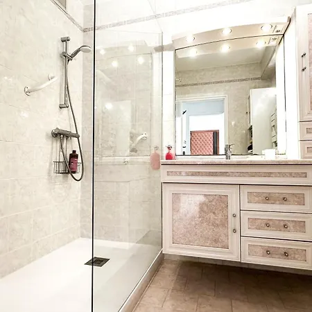 아파트 Casalionelantibes Large With Ac, King-size Bed, Garden And Parking *
