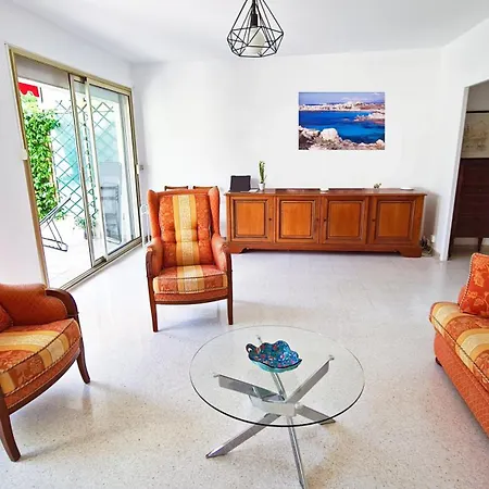 Apartment Casalionelantibes Large With Ac, King-size Bed, Garden And Parking *
