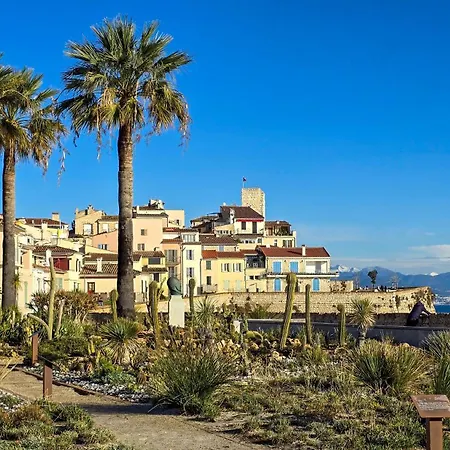 Casalionelantibes Large With Ac, King-size Bed, Garden And Parking 아파트